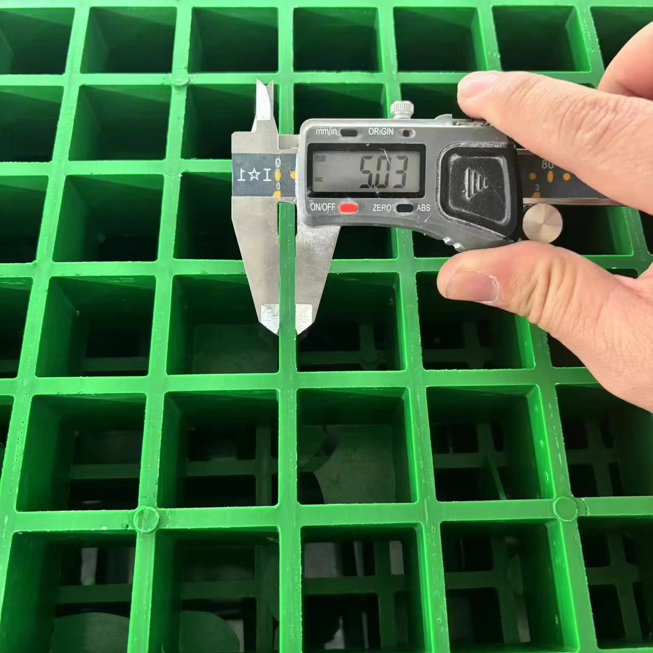 Frp Grp Fiberglass Grating Making Equipment Mold for Floor and Walkway Welding Cutting Bending Punching Processing Services